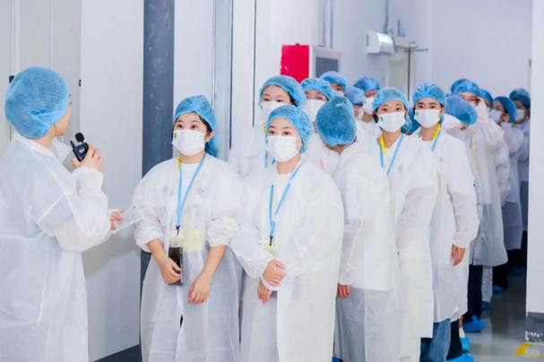 学界与产业对话:西华大学大健康管理学院自由点卫生巾工厂溯源之旅
